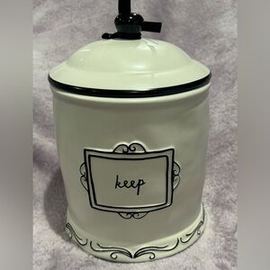 RAE DUNN LARGE KICHEN CANISTER/COOKIE JAR “KEEP” w/ BLACK FILAGREE TRIM NEW